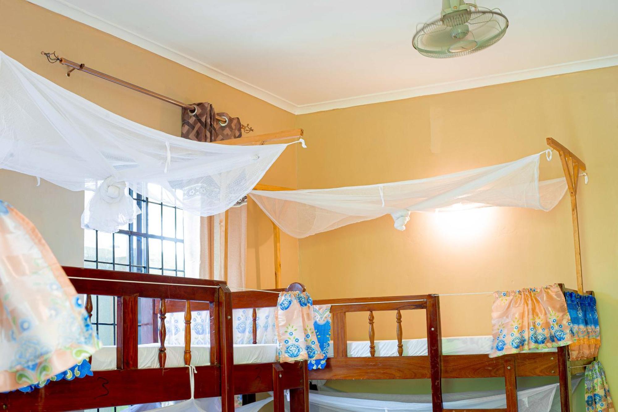 L&J Modern Backpackers Bnb Daressalam Exterior foto